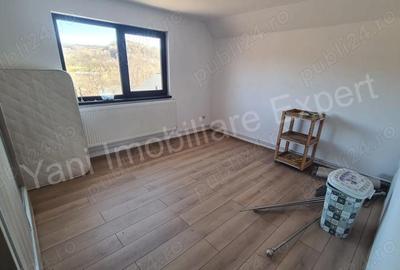 Casă cu Teren 3582 Mp în Poduri - 4