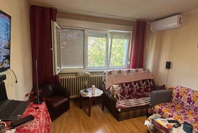Apartament cu 3 camere semidecomandat în Berceni - 1