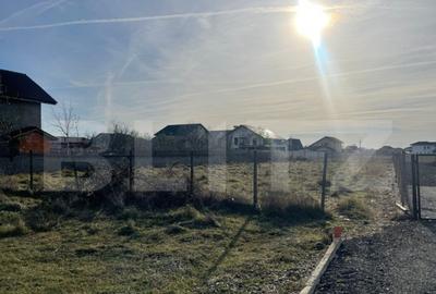 Teren intravilan imprejmuit cu o suprafata de 1212 mp, zona - 1