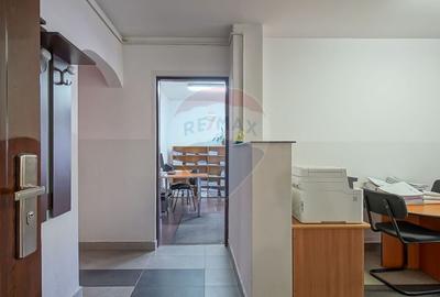 Apartament cu 3 camere versatil rezidenta sau spatiu birouri - 11