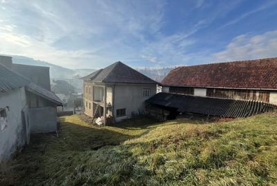 Teren cu casa renovabila in Suceag