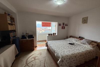Apartament cu 3 camere decomandat în Răcădău