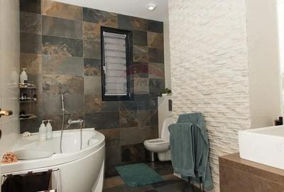 Casă cu Teren 1700 Mp în Mediaș - 3