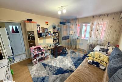 Apartament cu 3 camere semidecomandat în Craiovița Nouă - 4