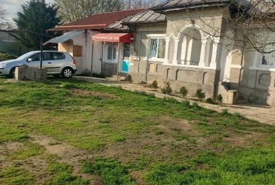 Casă individuală cu 2 camere cu Canalizare în Central - 2