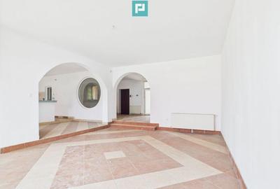 Casă cu 7 camere cu Teren 850 Mp în Mehala