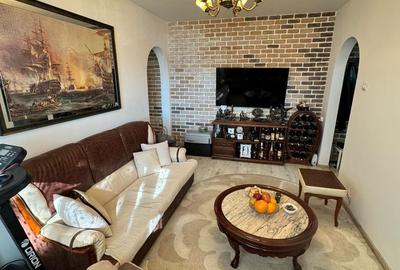 Apartament cu 3 camere semidecomandat în Inel II