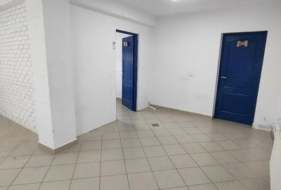 Spațiu comercial, de 49 mp, în Central - 4