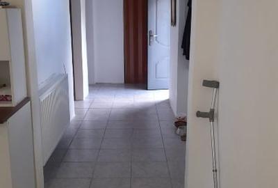 Apartament la curte comuna cu doua intrari - 9