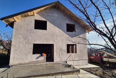 Casă cu 4 camere în Valea Adâncă - 1