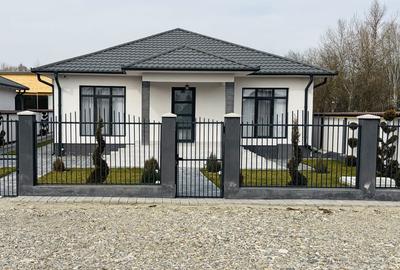 Casă cu 3 camere cu Teren 600 Mp în Central - 1