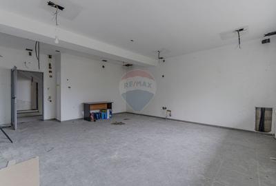 Cladire de 902 mp utili de vanzare, zona Grivitei - DN 13, COMISION 0 - 50