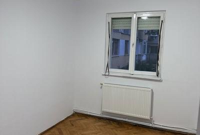 Apartament cu 3 camere semidecomandat în Central - 5