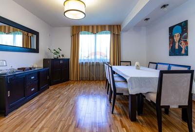 Casă cu 7 camere cu Teren 1617 Mp în Central - 4