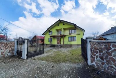 Casă cu 5 camere cu Canalizare în Central - 2
