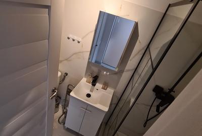 Titan, Piata Trapezului, 1 minut metrou 1 Decembrie 1918 - 10