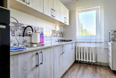 Apartament 3 camere, semidecomandat, mobilat, balcon, Aleea Borșa - 4