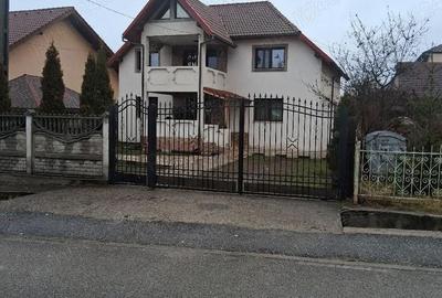 Casă cu Teren 500 Mp în Central - 2