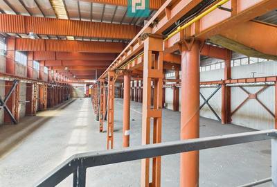 Hala industriala cu pod rulant ?i parcare betonata