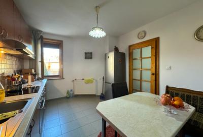 Casa de locuit + Spatii comerciale deja inchiriate! - 3