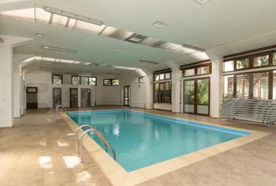 Casă cu 8 camere cu Piscina în Central - 2