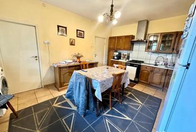 Spațiu comercial, de 210 mp, în Central - 13