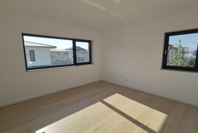 Vila de vanzare in Tunari - 12