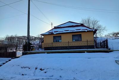 Casă cu 3 camere în Luna