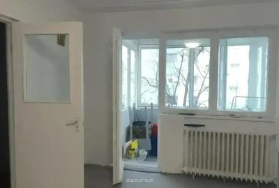 Apartament cu 3 camere semidecomandat în Dacia