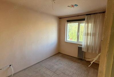 PROPRIETAR vand apartament cu 3 camere Et.1 ,Aleea Ioan Slavici Bl 49 - 7