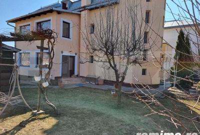 Casă cu 11 camere cu Teren 650 Mp în Central - 1