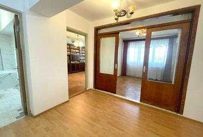 De vanzare - Apartament 3 camere   -R-uri -  Mazepa 1 - 13