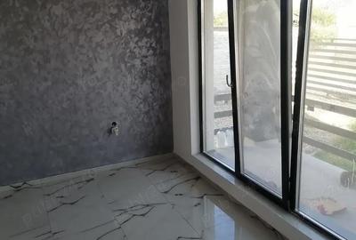 Casă cu 4 camere în Central - 1