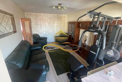 Apartament cu 3 camere decomandat în 9 Mai