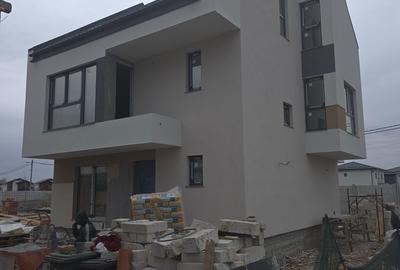 Casă cu 4 camere în Central - 1