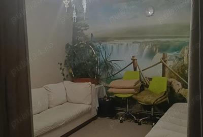 Inchiriez casa la curte 3 camere - 1