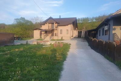 Casă cu 4 camere în Central - 1