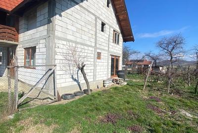 Casă individuală cu 6 camere cu Canalizare în Tigveni - 33