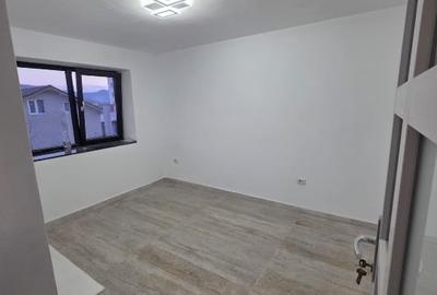 Casă individuală cu 2 camere cu Teren 1100 Mp în Central - 3