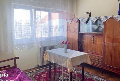 Apartament cu 3 camere semidecomandat în Podgoria