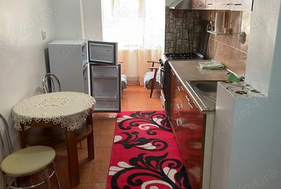Ofer pentru inchiriere apartament 2 camere decomandat etaj 2 - 11