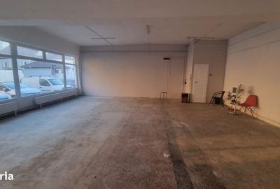 Spațiu comercial, de 80 mp, în Central - 3