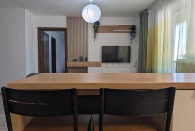 Apartament cu 3 camere decomandat în Tractorul - 2