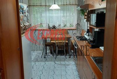 Apartament cu 4 camere semidecomandat, mobilat în 1 Decembrie 1918 - 1