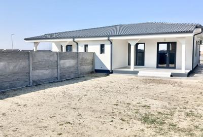 Duplex cu 3 camere cu Canalizare în Moșnița Veche - 1