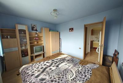 Apartament cu 2 camere decomandat în Micro 4 - 3