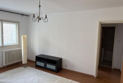 Piata Resita sector 4 - 2