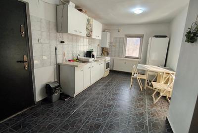 Apartament 3 camere decomandat parter, zona Mircea cel Batran