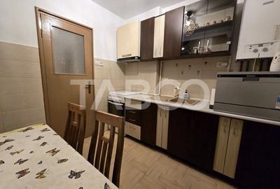 Apartament decomandat de vanzare cu 2 camere balcon boxa Vasile Aaron - 10