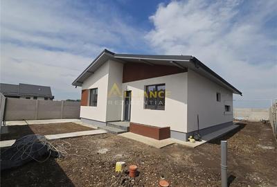 Casă cu 3 camere cu Teren 430 Mp în Berceni - 1